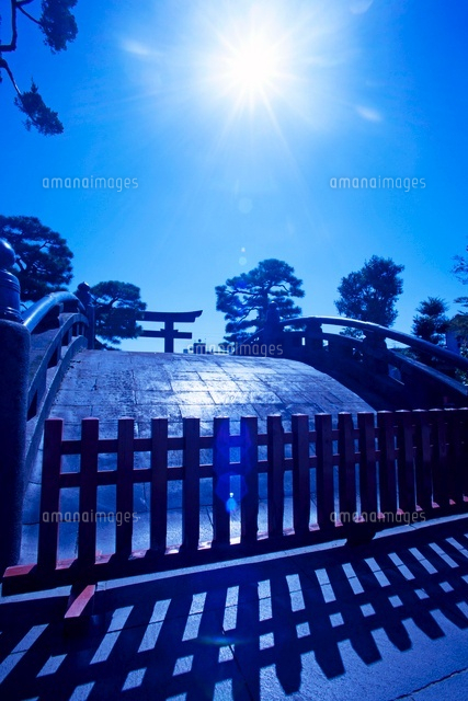 鶴岡八幡宮 太鼓橋 の写真素材 イラスト素材 アマナイメージズ