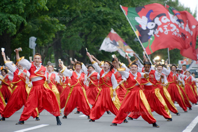 第16回yosakoiソーラン祭りの大通りパレード 大通り西9丁目 の写真素材 イラスト素材 アマナイメージズ