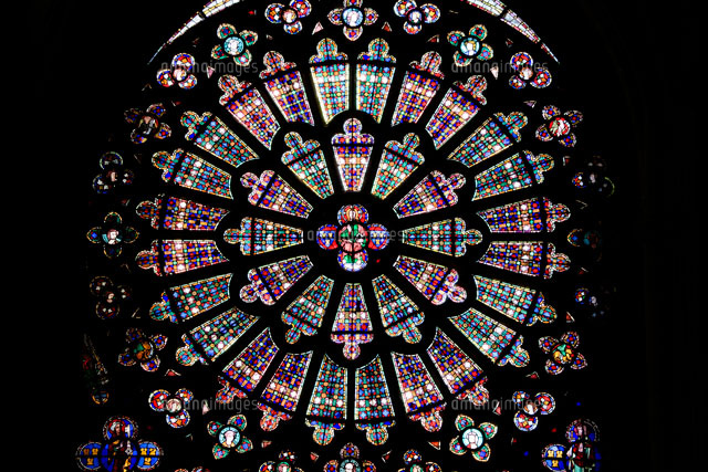 シテのサン ナゼール聖堂の北の薔薇窓 の写真素材 イラスト素材 アマナイメージズ