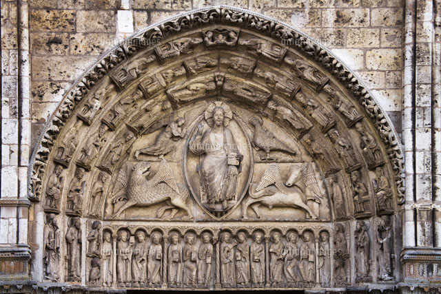 ノートルダム大聖堂の王の扉口の彫刻「栄光のキリスト」[26095005448