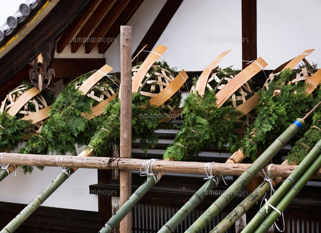 東大寺のお松明の準備 修二会(お水取り)[26095005825]の写真・イラスト