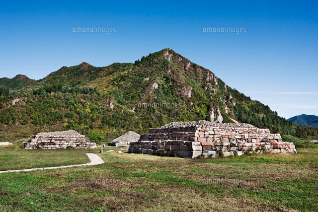 丸都山城の山城下貴族墓地の兄弟塚 26095006261 の写真素材 イラスト素材 アマナイメージズ