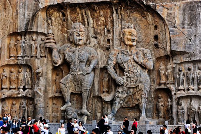 龍門石窟の奉先寺洞の天王像(左)と力士像(右)[26095006947]の写真