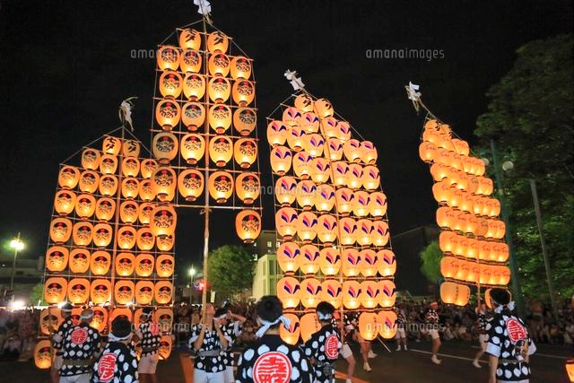 秋田竿燈まつり の写真素材 イラスト素材 アマナイメージズ