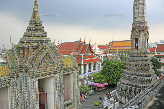 ワット アルン 暁の寺院 の写真素材 イラスト素材 アマナイメージズ