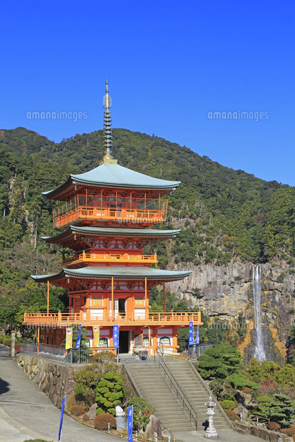 風景画　寺の風景「熊野・青岸渡寺」熊野古道　油絵 F4号　フレーム付き フリー写真] 青岸渡寺の三重塔と那智滝の風景でアハ体験 | GAHAG