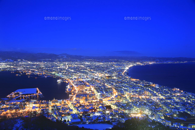 函館山から函館市の夜景[26105012460]の写真・イラスト素材｜アマナ