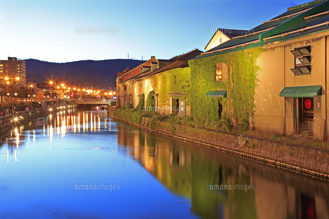 小樽運河の夜景[26105013614]の写真・イラスト素材｜アマナイメージズ