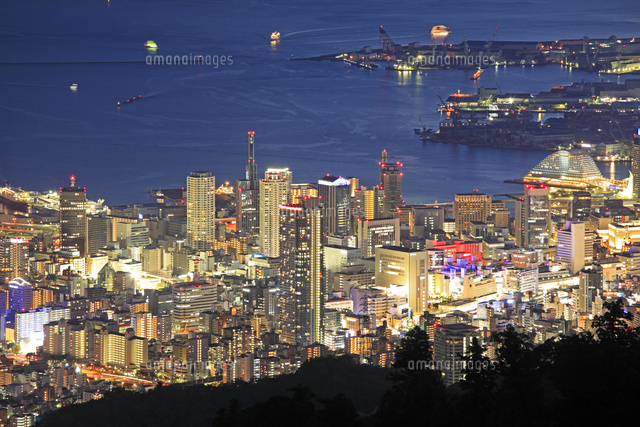 六甲山の摩耶山から神戸の夜景[26105013846]の写真・イラスト素材