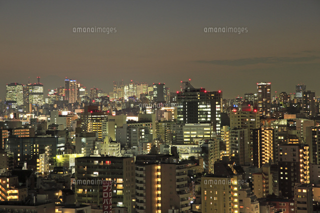 浅草から見る都心の高層ビル街の夜景 の写真素材 イラスト素材 アマナイメージズ 浅草から見る都心の高層ビル街の夜景 の写真素材 イラスト素材 アマナイメージズ
