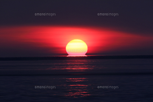 海の日の出 の写真素材 イラスト素材 アマナイメージズ