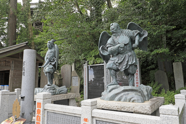 高尾山の天狗像 の写真素材 イラスト素材 アマナイメージズ