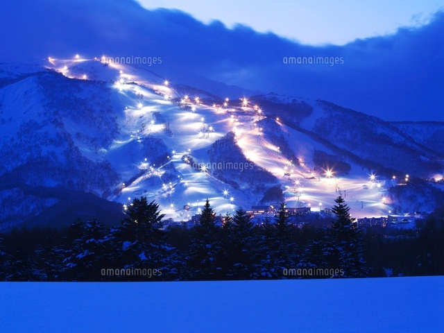 ニセコグランヒラフスキー場の夜景 の写真素材 イラスト素材 アマナイメージズ