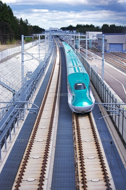 東北新幹線 はやぶさ の写真素材 イラスト素材 アマナイメージズ