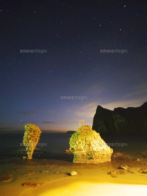 えびす岩と大黒岩と朝の星[26120011263]の写真・イラスト素材｜アマナ