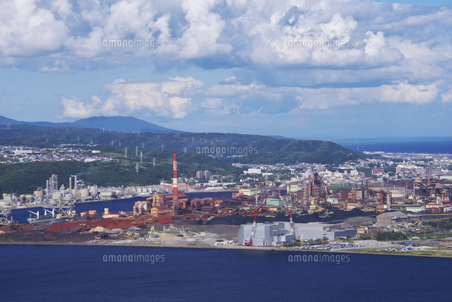 室蘭港と新日鐵住金室蘭製鉄所 の写真素材 イラスト素材 アマナイメージズ