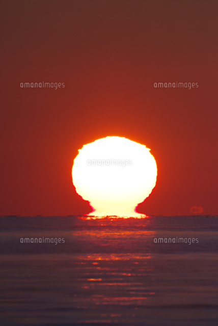 日の出と海 の写真素材 イラスト素材 アマナイメージズ