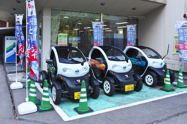 小型モビリティレンタルサービス の写真素材 イラスト素材 アマナイメージズ