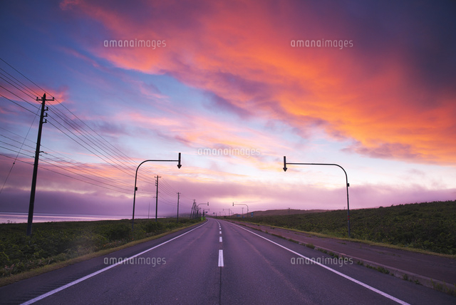 朝の道 国道238号 の写真素材 イラスト素材 アマナイメージズ