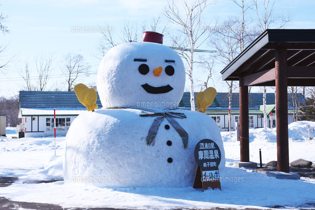 道の駅摩周温泉の雪ダルマ の写真素材 イラスト素材 アマナイメージズ