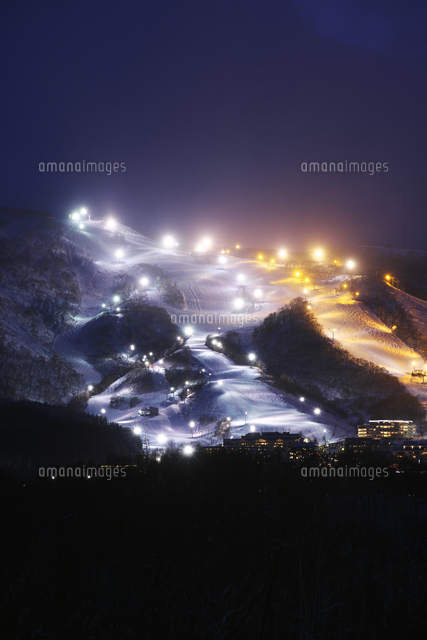 ニセコグランヒラフスキー場の夜景 の写真素材 イラスト素材 アマナイメージズ