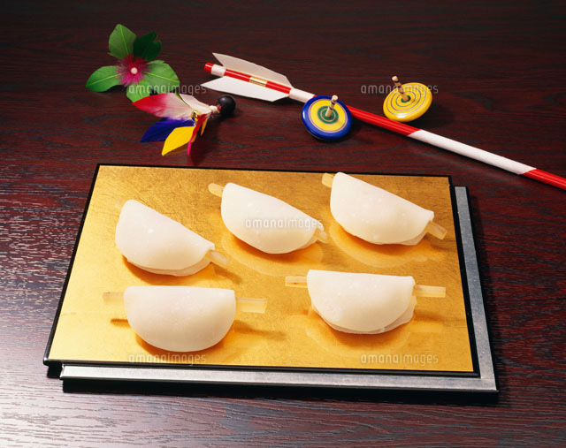 花びら餅 京の正月の和菓子 京都製 の写真素材 イラスト素材 アマナイメージズ