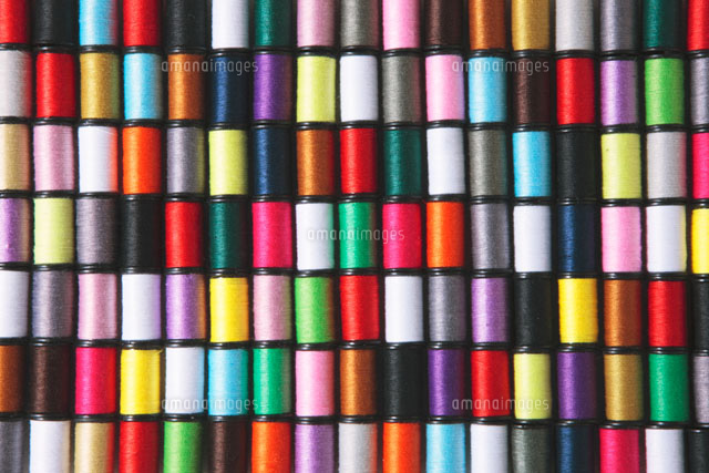カラフルな糸 の写真素材 イラスト素材 アマナイメージズ