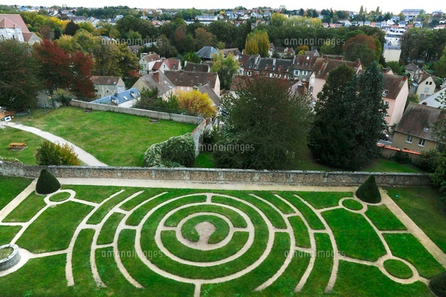 シャルトルの街並みと西洋庭園 の写真素材 イラスト素材 アマナイメージズ