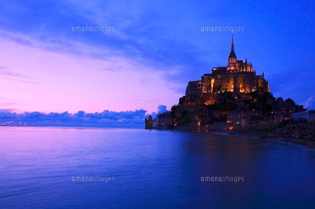 夕焼けのモンサンミッシェル[26121008660]の写真・イラスト素材