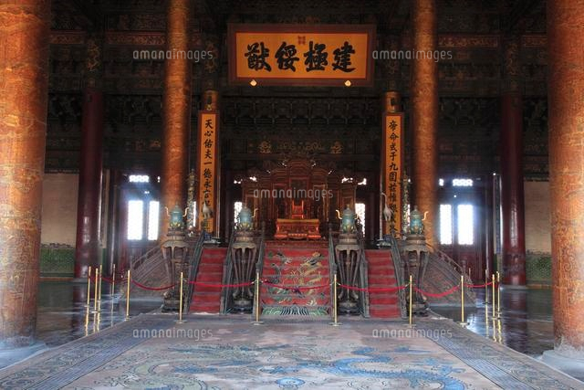 故宮博物院大和殿の玉座[26121011400]の写真・イラスト素材｜アマナ