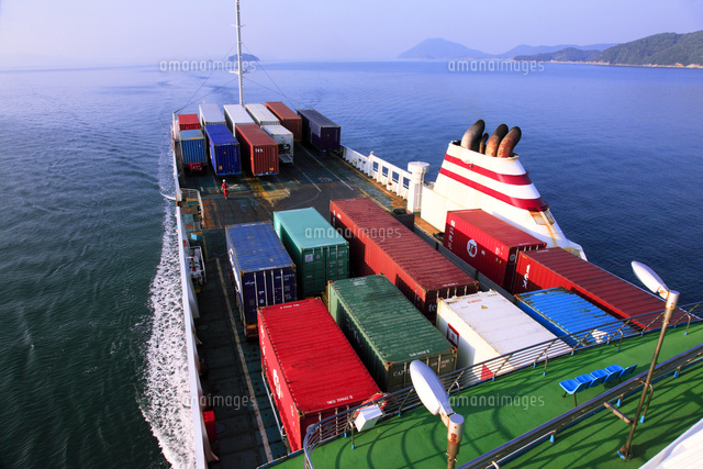 コンテナ輸送のフェリー の写真素材 イラスト素材 アマナイメージズ