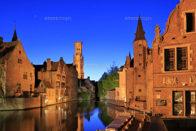 ブルージュの運河クルーズ[26121026601]の写真・イラスト素材｜アマナ