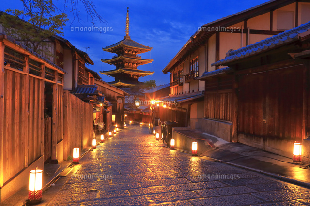 東山花灯路 の写真素材 イラスト素材 アマナイメージズ