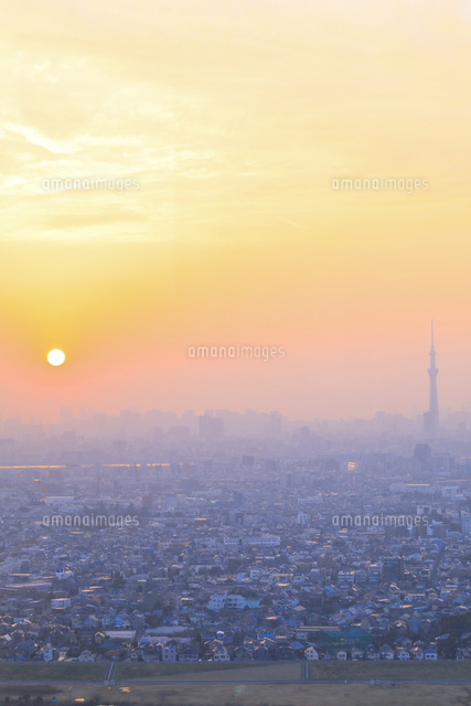 大都会の夕暮れ の写真素材 イラスト素材 アマナイメージズ