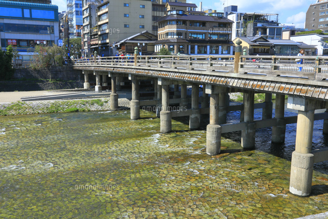 平成30年7月豪雨の後の鴨川 の写真素材 イラスト素材 アマナイメージズ