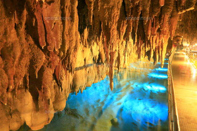 玉泉洞[26121038125]の写真素材・イラスト素材｜アマナイメージズ