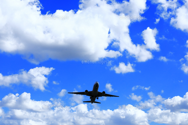 大阪空港を飛び立つ飛行機 の写真素材 イラスト素材 アマナイメージズ 大阪空港を飛び立つ飛行機 の写真素材 イラスト素材 アマナイメージズ