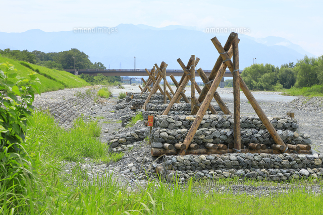 信玄堤と聖牛 の写真素材 イラスト素材 アマナイメージズ