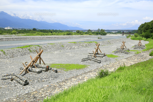 信玄堤と聖牛 の写真素材 イラスト素材 アマナイメージズ