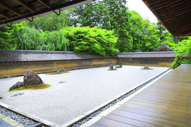 龍安寺の石庭 の写真素材 イラスト素材 アマナイメージズ