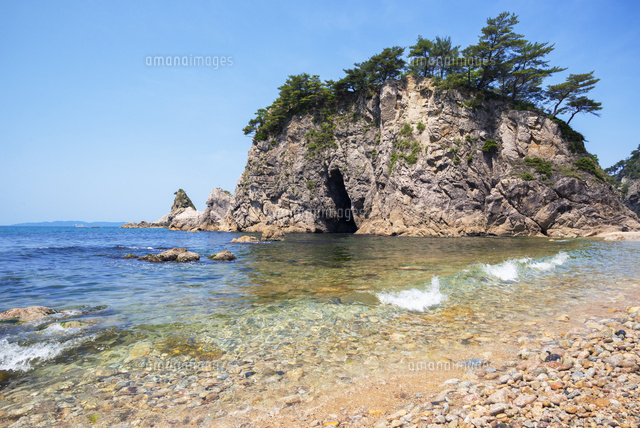 笹川流れ 眼鏡岩[27260000234]の写真・イラスト素材｜アマナイメージズ