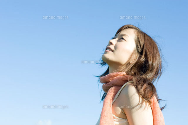 日本人の若い女性の横顔[30016000143]の写真・イラスト素材｜アマナ