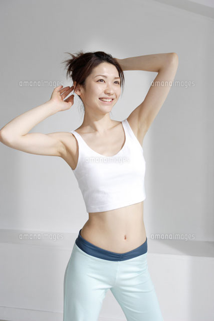 日本人女性のヘルシーポートレート[30018001051A]の写真・イラスト素材