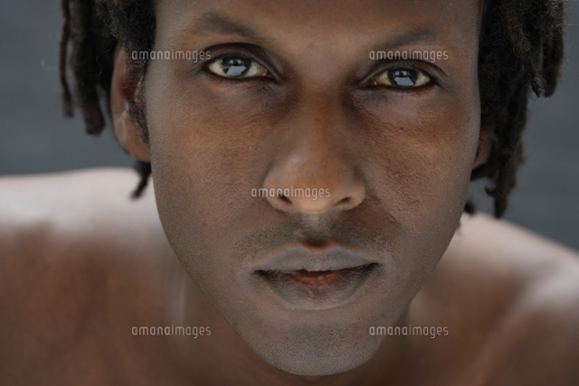 代黒人男性のビューティーイメージ の写真素材 イラスト素材 アマナイメージズ