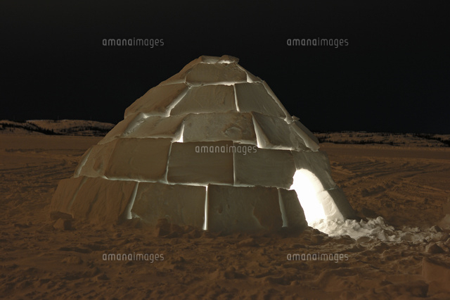 北極圏に生きるイヌイットの氷 雪 の家 イグルー の写真素材 イラスト素材 アマナイメージズ