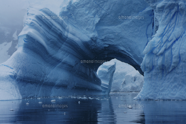 南極の氷山[32226004332]の写真・イラスト素材｜アマナイメージズ
