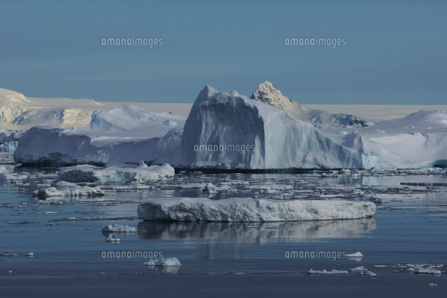 南極の氷山[32226004332]の写真・イラスト素材｜アマナイメージズ