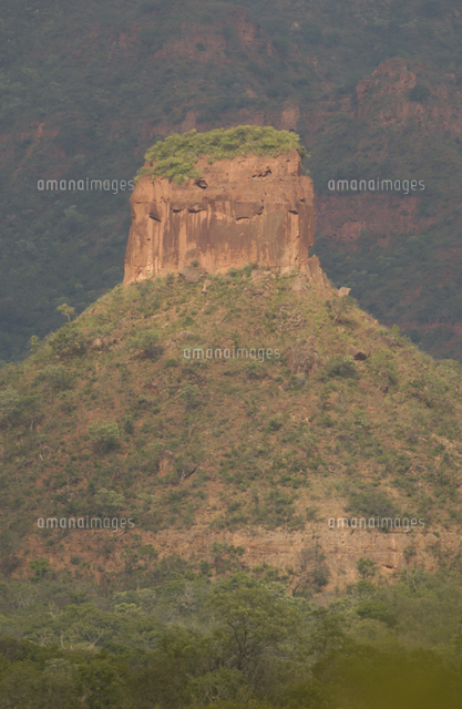 赤い砂岩の崖 の写真素材 イラスト素材 アマナイメージズ