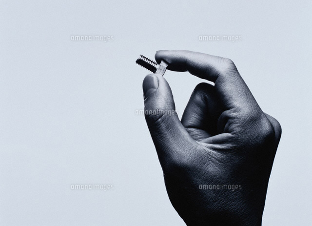 ボルトを持つ手 z の写真素材 イラスト素材 アマナイメージズ