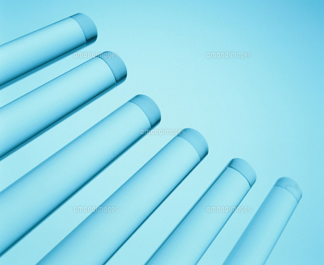 複数の透明なガラスパイプ 水色 s の写真素材 イラスト素材 アマナイメージズ